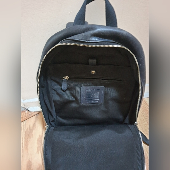 Coach Large Backpack - Picture 4 of 7